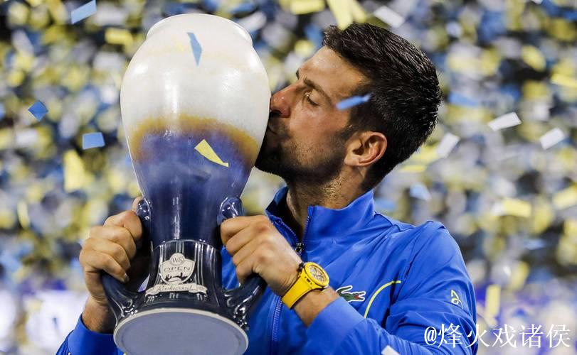 科尔维尔晒奖杯照片:以最佳方式为赛季画下句点 科尔维尔晒奖杯照片:以最佳方式为赛季画下句点